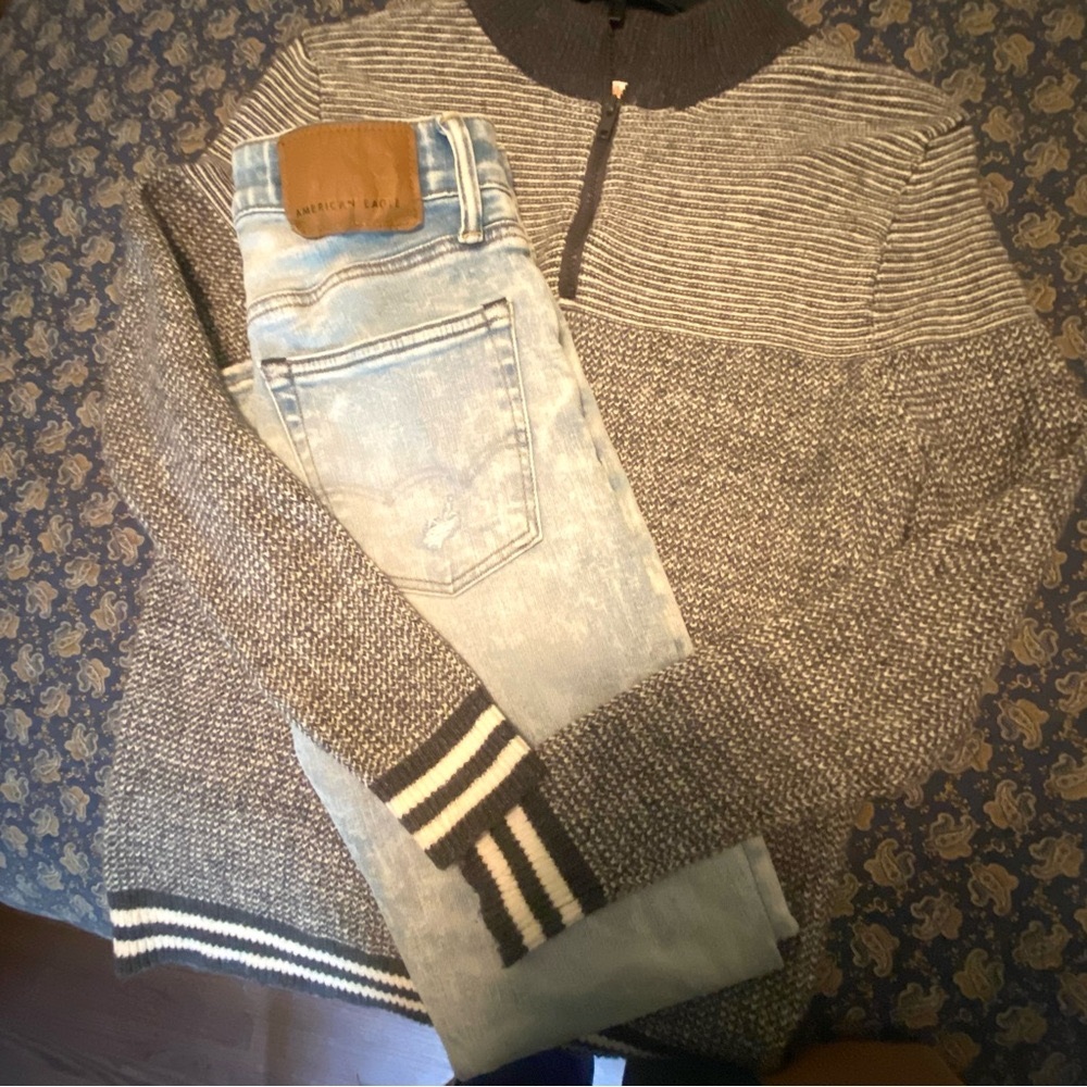 Boys American Eagle Distressed Jeans Paired w/a Cat & Jack Sweater